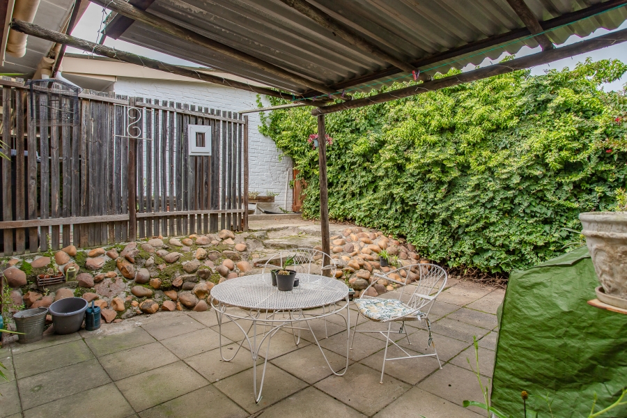 To Let 1 Bedroom Property for Rent in Uitsig Western Cape